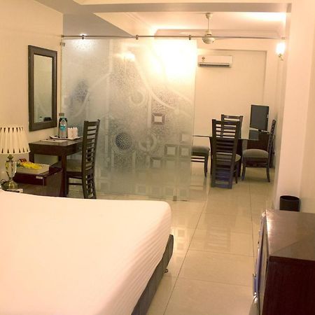 Hotel Bluestone Ghaziabad Exterior photo