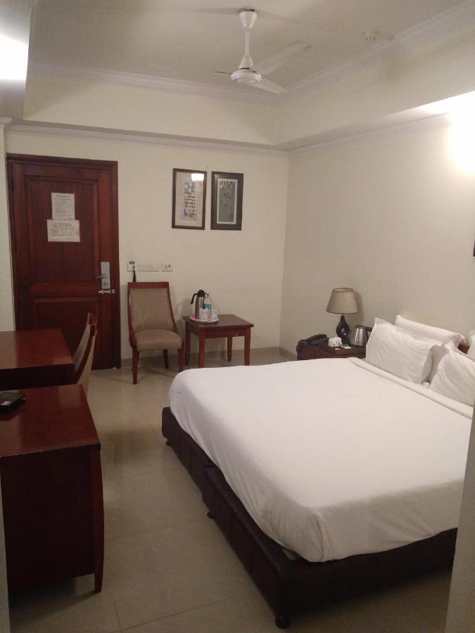 Hotel Bluestone Ghaziabad Exterior photo