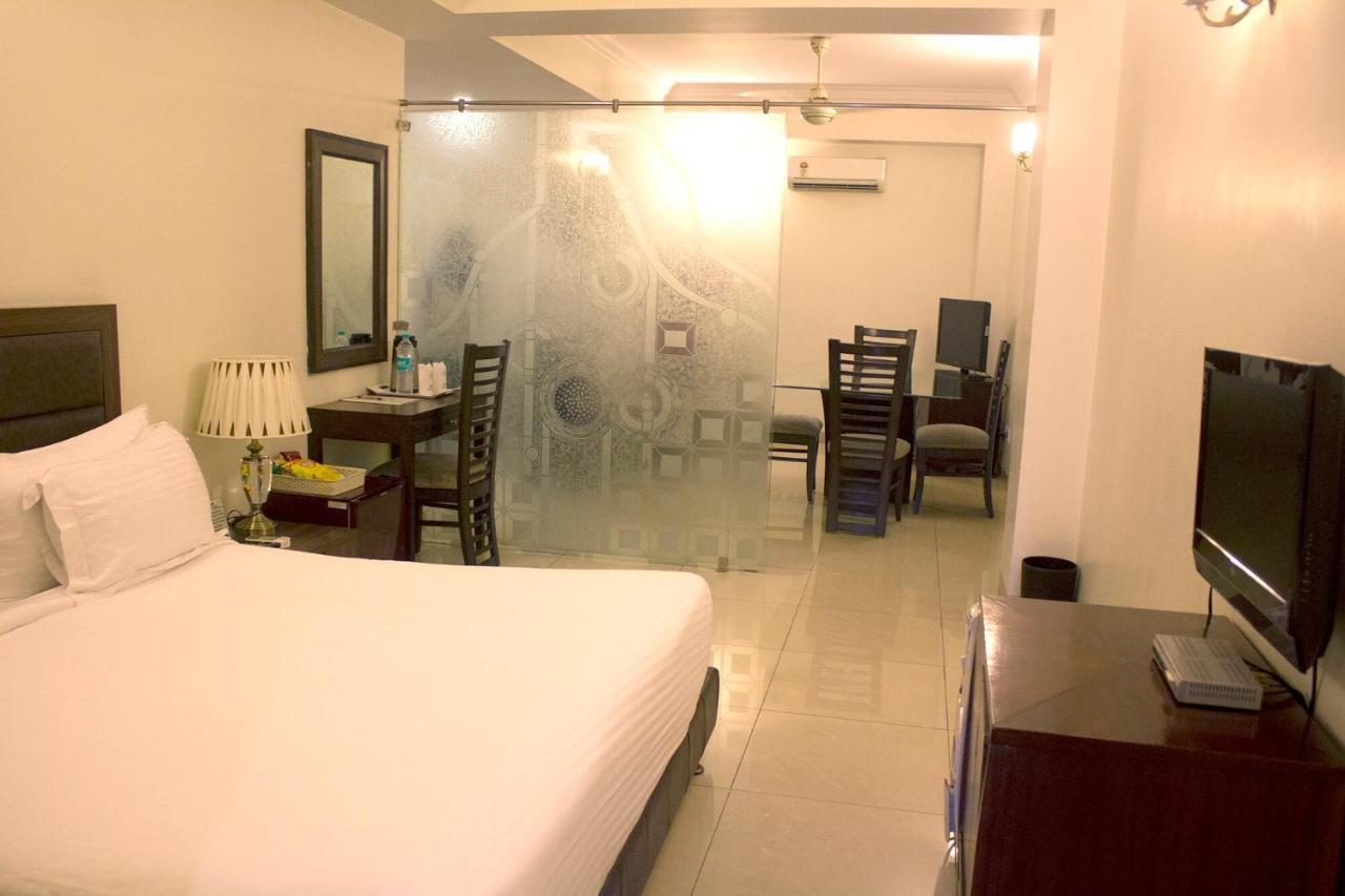 Hotel Bluestone Ghaziabad Exterior photo